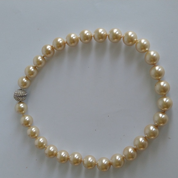 Jewelry - Chunky Faux Pearl Rhinestone Clasp Necklace Just Like Barbie! Vintage